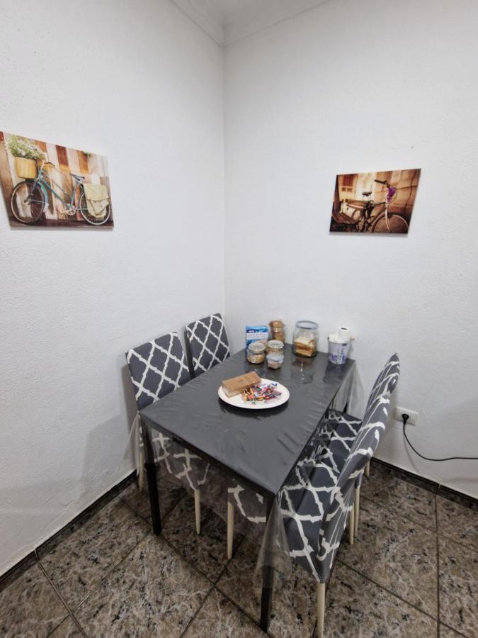 & - Airport Apartment *